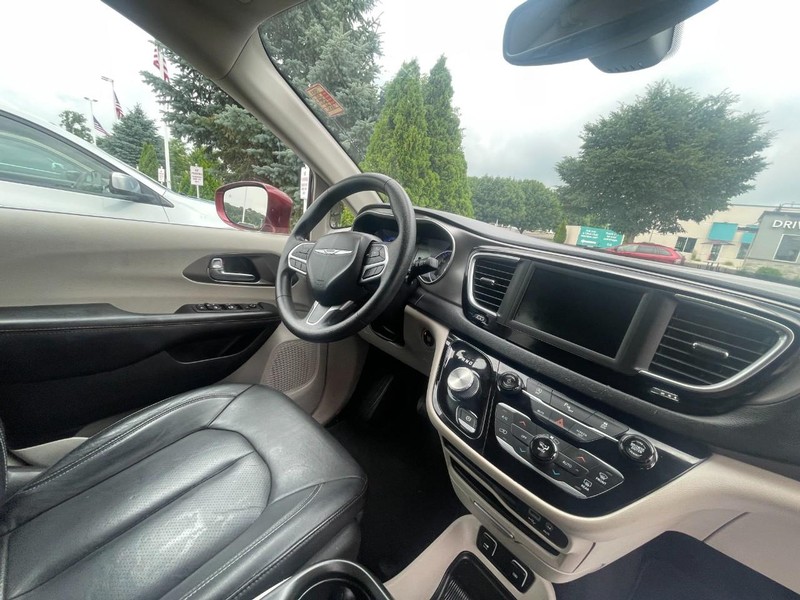 Chrysler PACIFICA T Vehicle Image 06