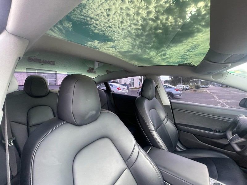 Tesla Model 3 Vehicle Image 03