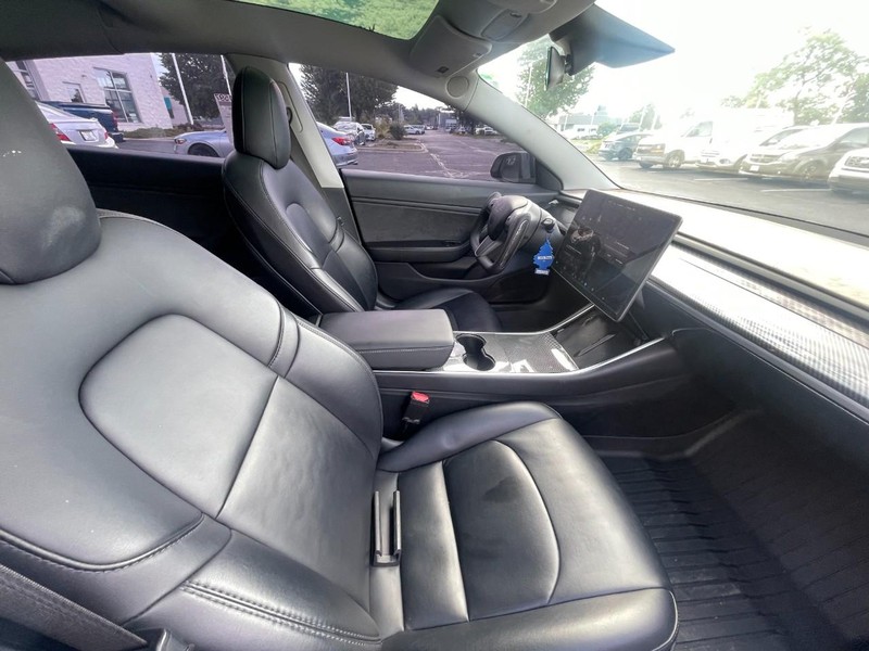 Tesla Model 3 Vehicle Image 04