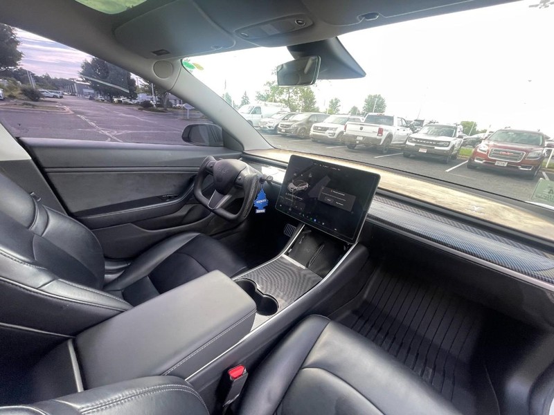 Tesla Model 3 Vehicle Image 05