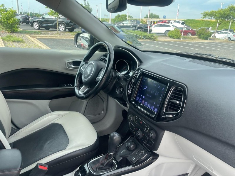 Jeep Compass Vehicle Image 02