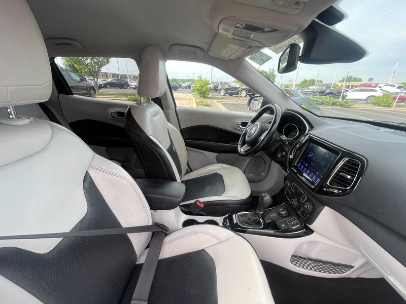 Jeep Compass Vehicle Image 03