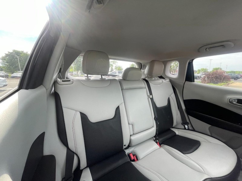 Jeep Compass Vehicle Image 04