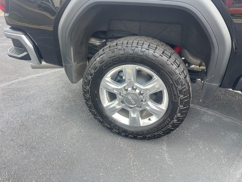 GMC Sierra 2500HD Vehicle Image 09