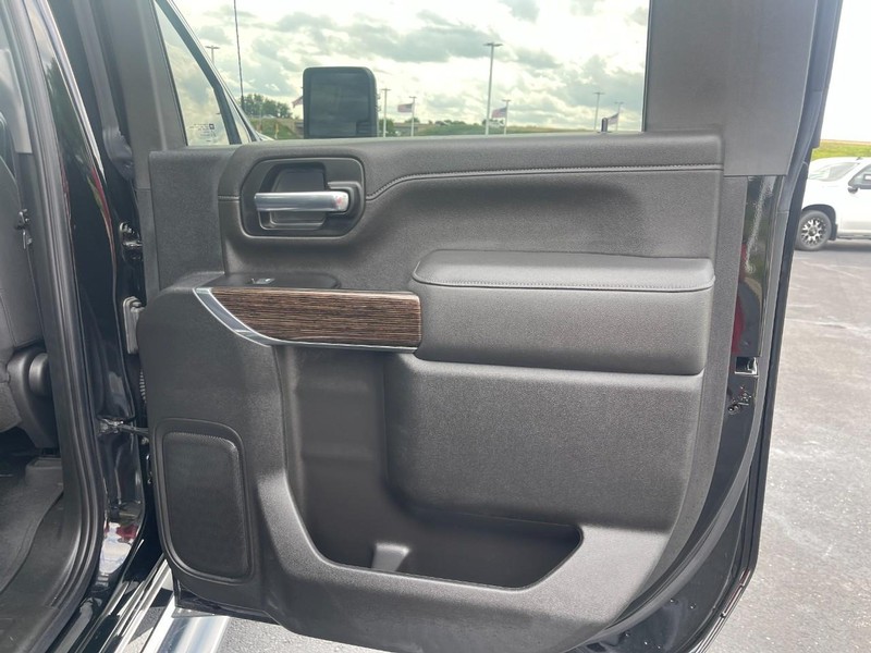 GMC Sierra 2500HD Vehicle Image 15