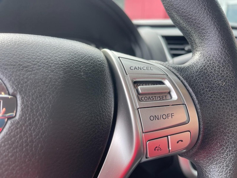 Nissan Altima Vehicle Image 19
