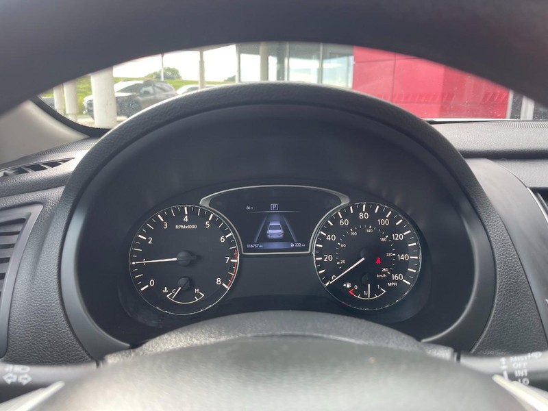 Nissan Altima Vehicle Image 20