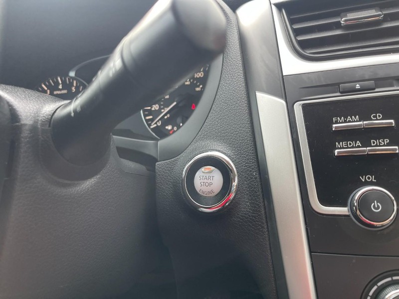 Nissan Altima Vehicle Image 21