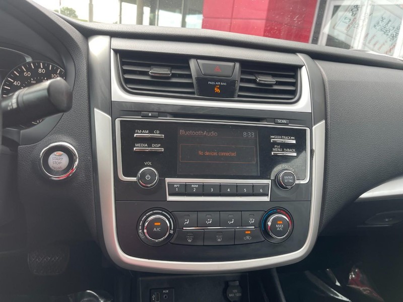 Nissan Altima Vehicle Image 23