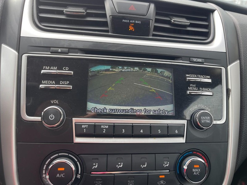 Nissan Altima Vehicle Image 24