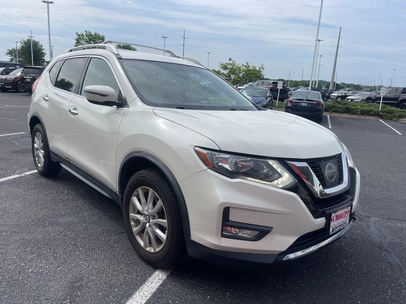 Nissan Rogue Vehicle Image 02