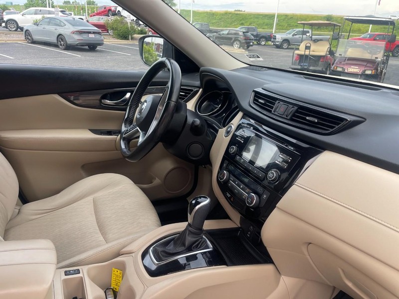 Nissan Rogue Vehicle Image 03
