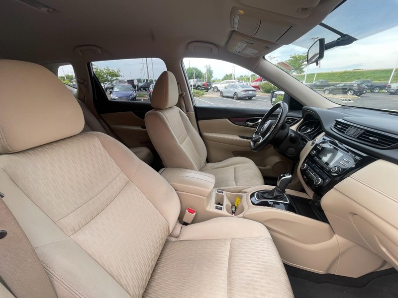 Nissan Rogue Vehicle Image 04