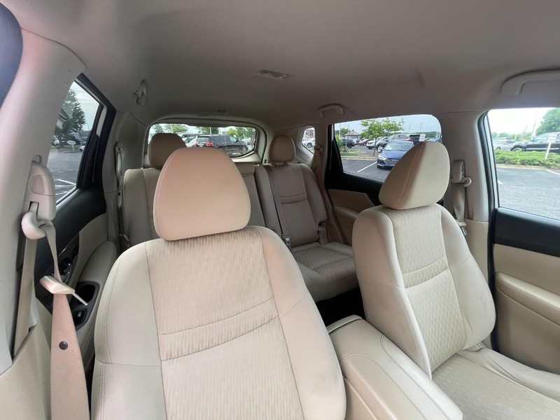 Nissan Rogue Vehicle Image 05