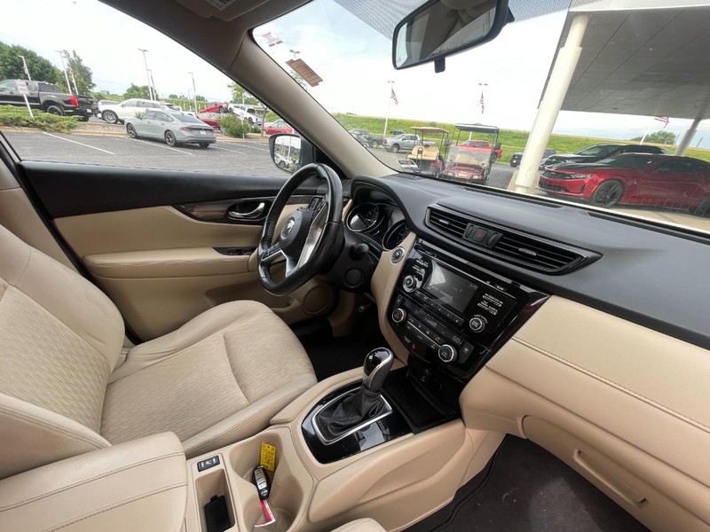 Nissan Rogue Vehicle Image 06