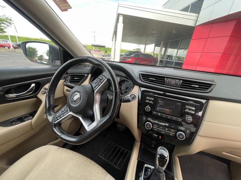 Nissan Rogue Vehicle Image 07