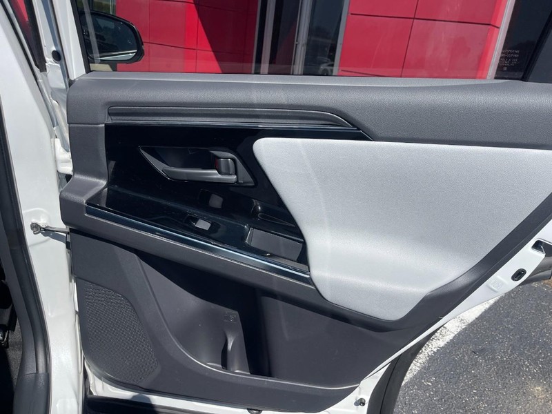 Subaru Solterra Vehicle Image 11