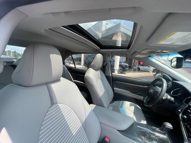 Toyota Camry Vehicle Image 03