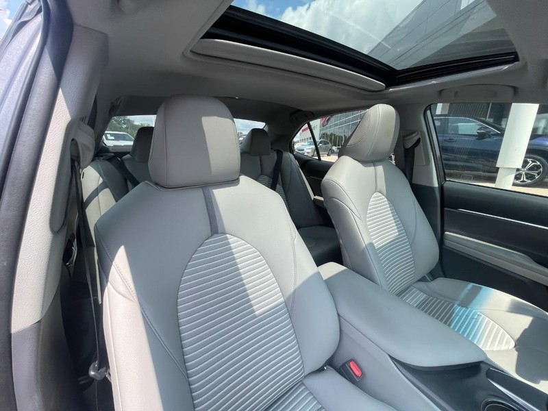 Toyota Camry Vehicle Image 05