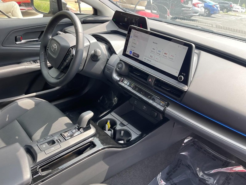 Toyota Prius Vehicle Image 02
