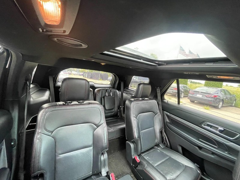 Ford Explorer Vehicle Image 05