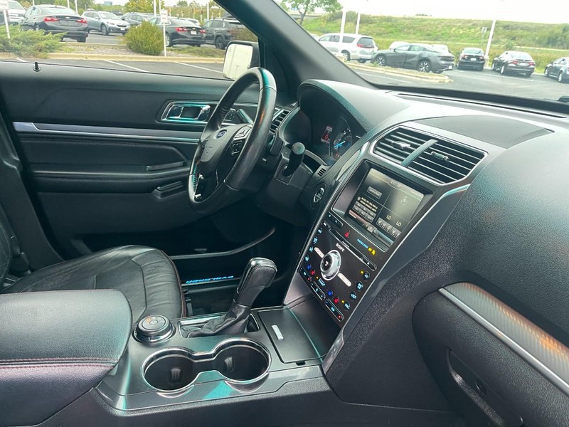 Ford Explorer Vehicle Image 06