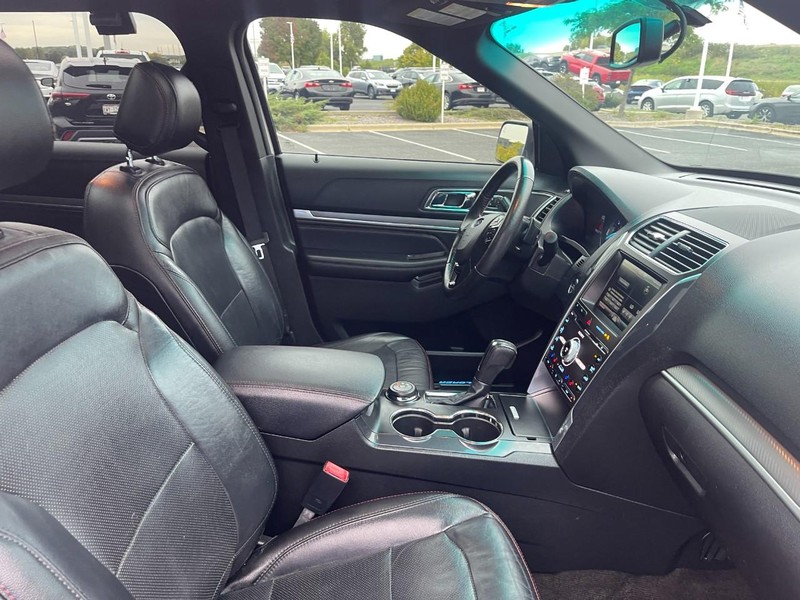 Ford Explorer Vehicle Image 08