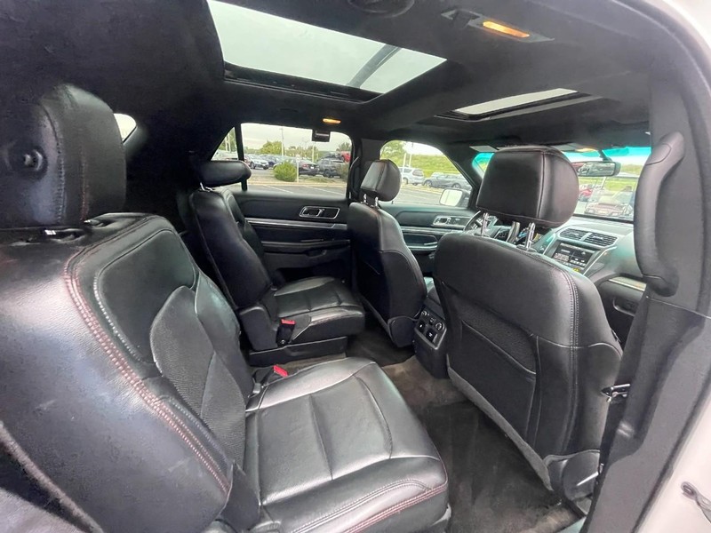 Ford Explorer Vehicle Image 09