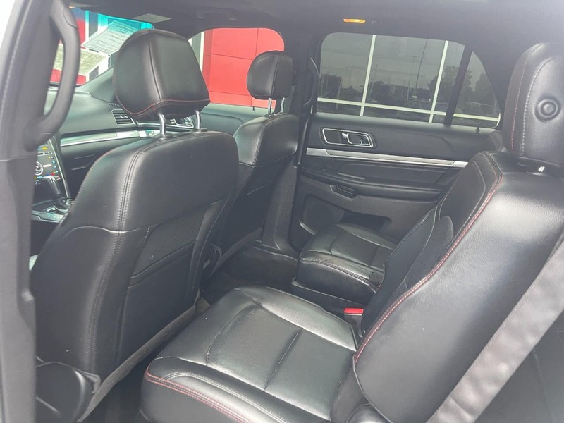 Ford Explorer Vehicle Image 12