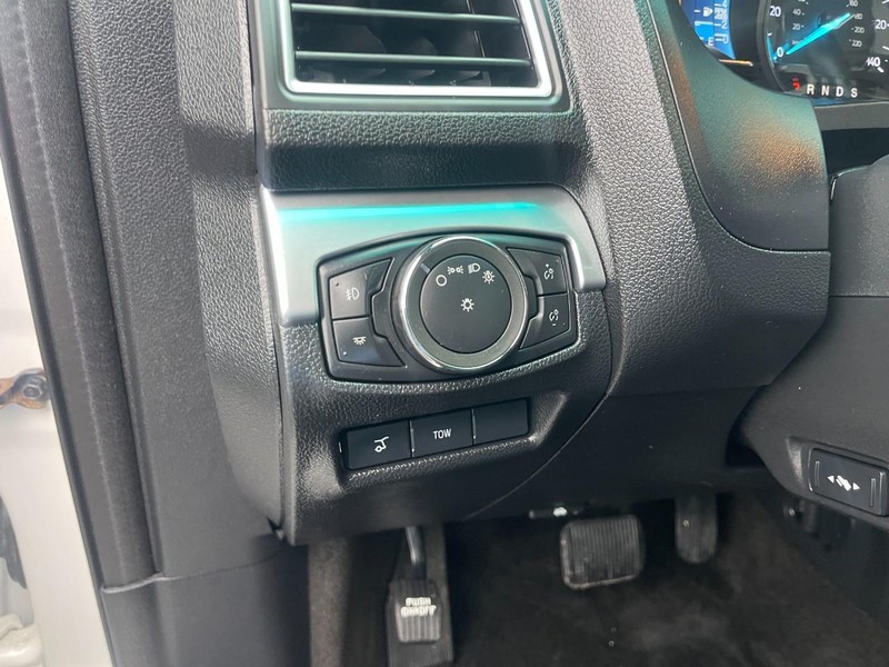 Ford Explorer Vehicle Image 17