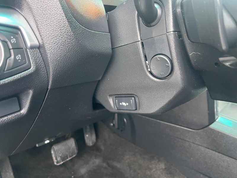 Ford Explorer Vehicle Image 18
