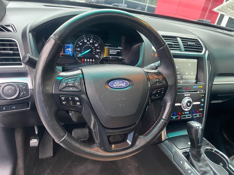 Ford Explorer Vehicle Image 19