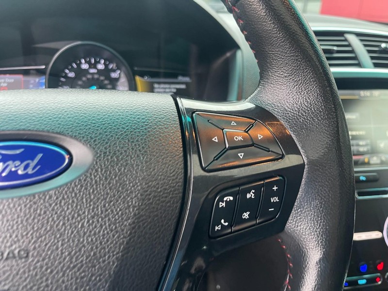 Ford Explorer Vehicle Image 20