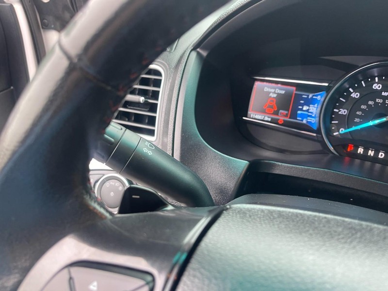 Ford Explorer Vehicle Image 21