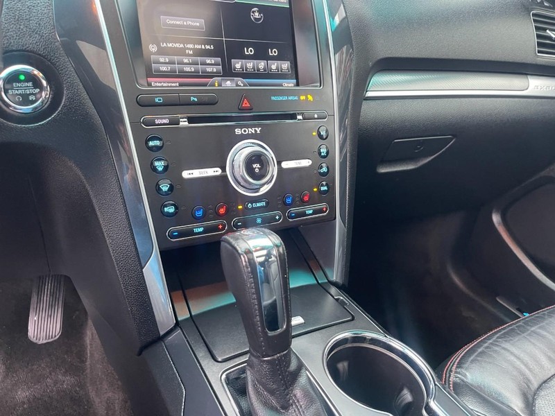 Ford Explorer Vehicle Image 26