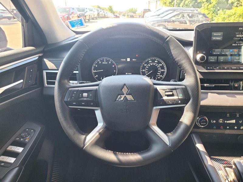 Mitsubishi Outlander Vehicle Image 09