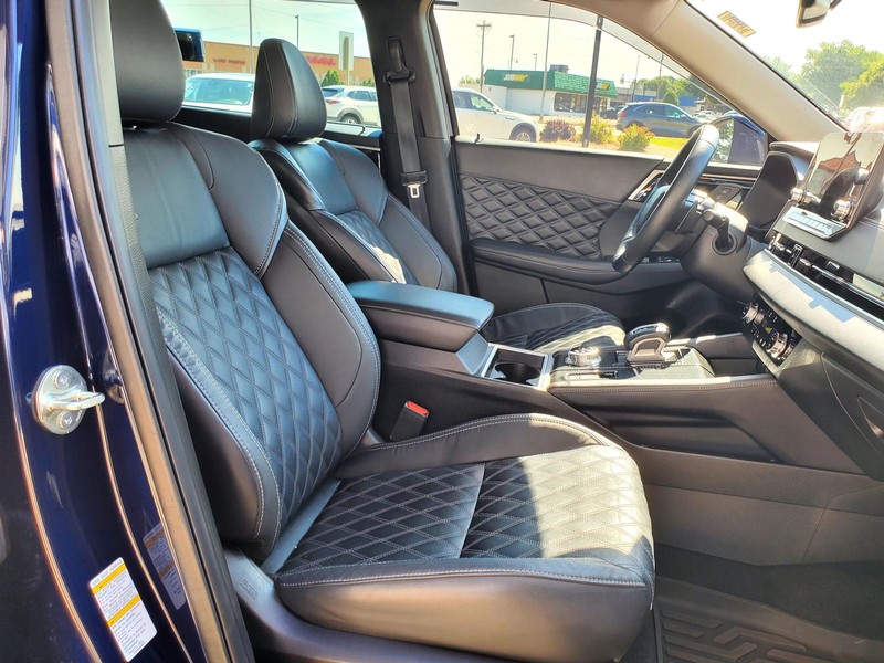 Mitsubishi Outlander Vehicle Image 13