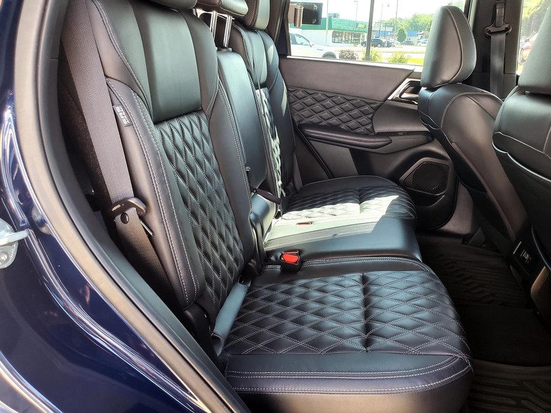 Mitsubishi Outlander Vehicle Image 14