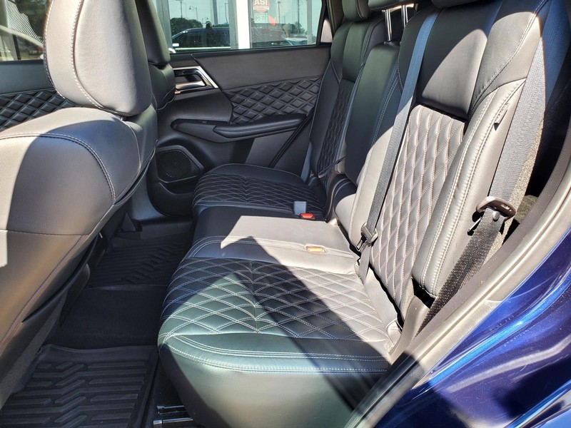 Mitsubishi Outlander Vehicle Image 15