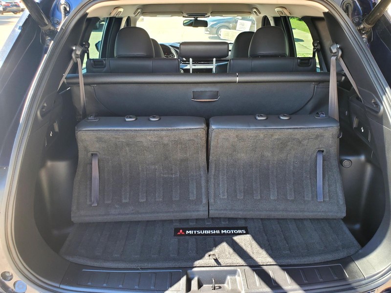 Mitsubishi Outlander Vehicle Image 16