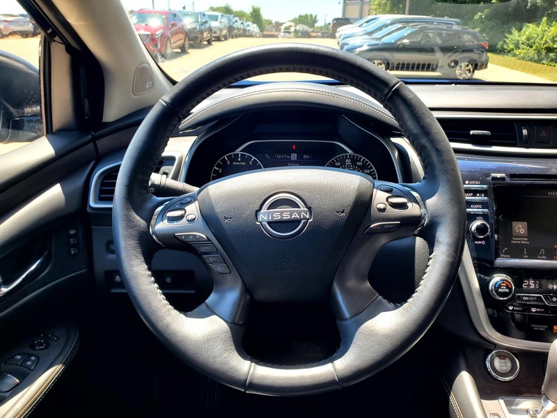 Nissan Murano Vehicle Image 09