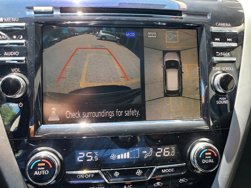 Nissan Murano Vehicle Image 11