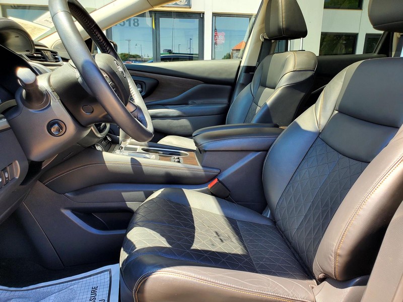 Nissan Murano Vehicle Image 13