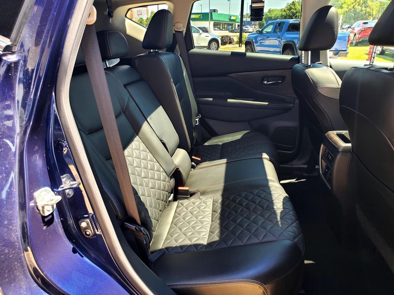 Nissan Murano Vehicle Image 15