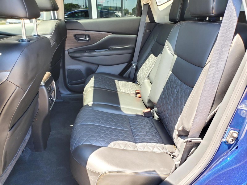Nissan Murano Vehicle Image 16