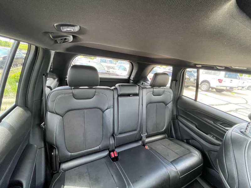 Jeep Grand Cherokee Vehicle Image 05