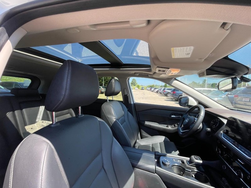 Nissan Rogue Vehicle Image 03