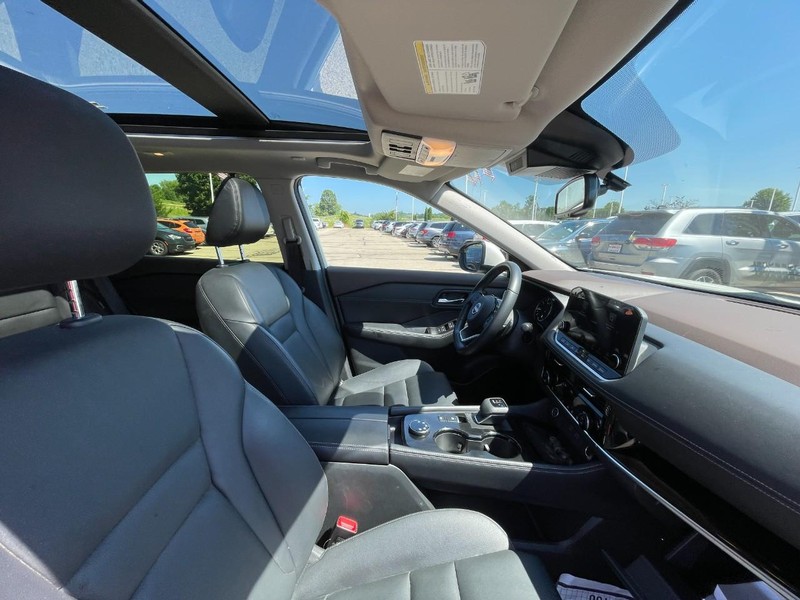 Nissan Rogue Vehicle Image 04