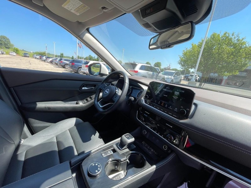 Nissan Rogue Vehicle Image 05