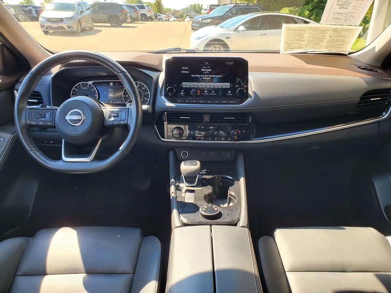 Nissan Rogue Vehicle Image 08